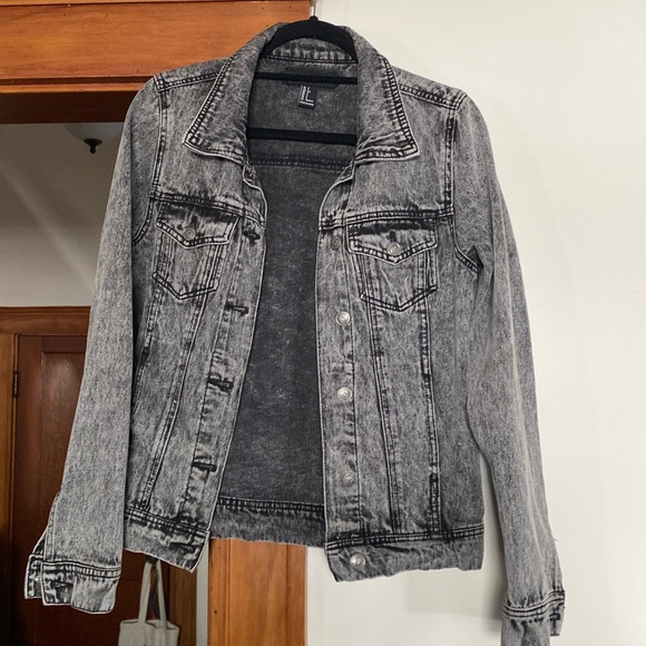 COPY - Acid Wash Jean Jacket - Picture 1 of 3